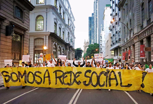 Cartazes das manifestações Cartazes das manifestações