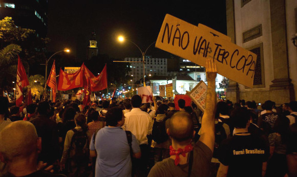 Cartazes das manifestações Cartazes das manifestações