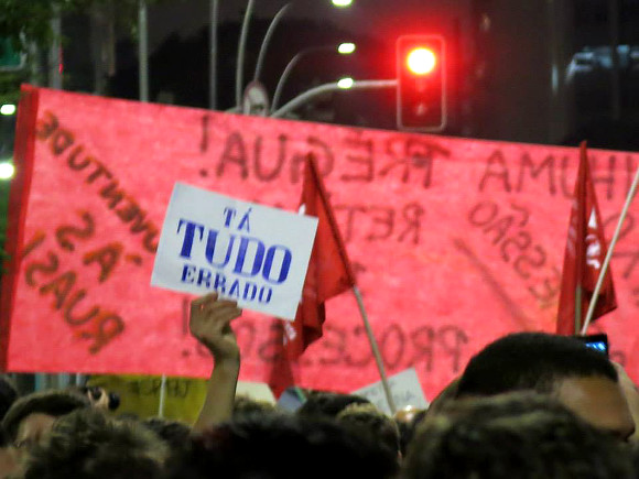 Cartazes das manifestações Cartazes das manifestações