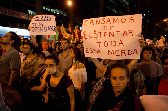 Cartazes das manifestações Cartazes das manifestações