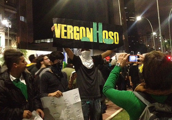 Cartazes das manifestações Cartazes das manifestações