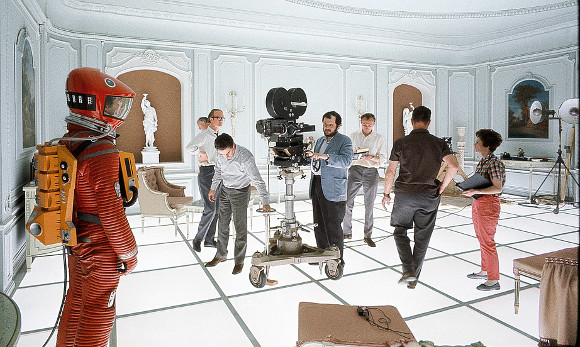 Stanley Kubrick e equipe no set de 2001 Stanley Kubrick e equipe no set de 2001